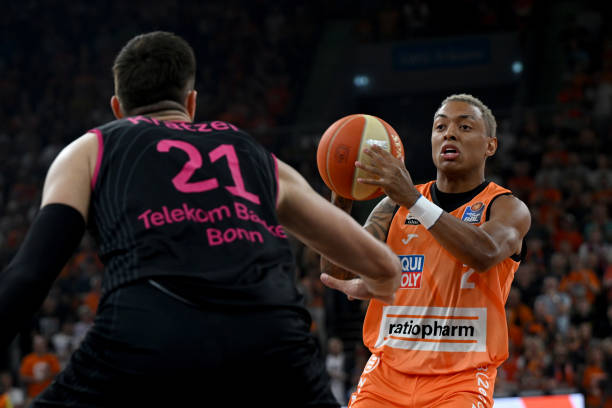 不仅在进攻 不仅在进攻