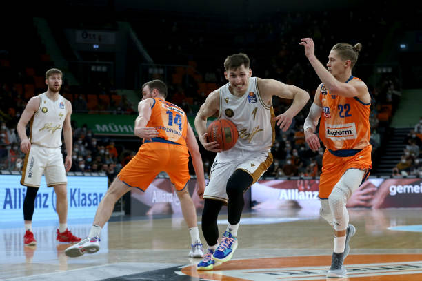 瓦伦西亚利 瓦伦西亚利